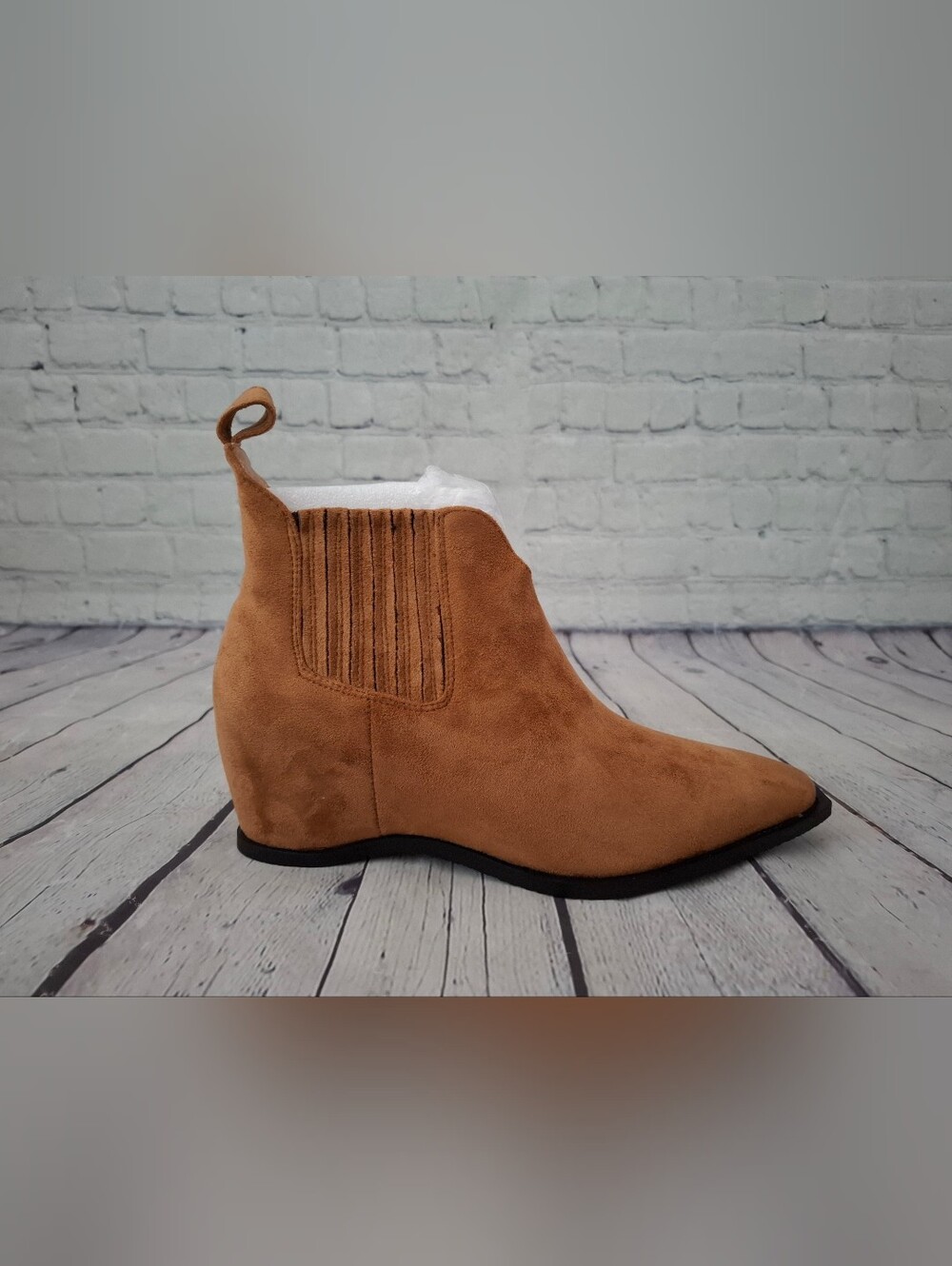 NIB VDLO Brown Ankle Boots - Size 9